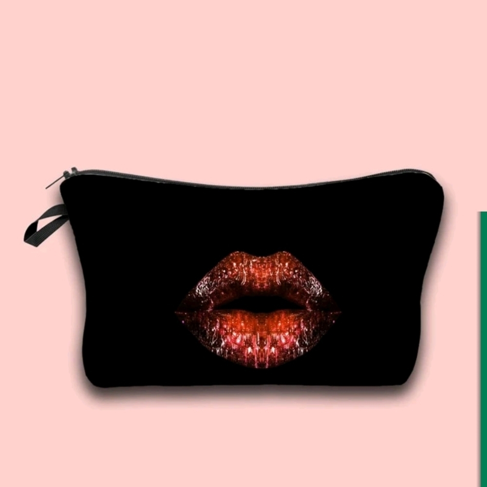 🆕💋RED LIP COSMETIC BAG💋
